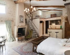 Chateau Latour Segur - Suites et Spa : Résidence Service Senior à Lussac