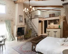 Chateau Latour Segur - Suites et Spa : Résidence Service Senior à Lussac