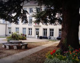 EHPAD Château du Plessis Picard : EHPAD à Réau
