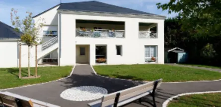 Maison Blanche : Résidence Service Senior à Saint-Cyr-sur-Loire