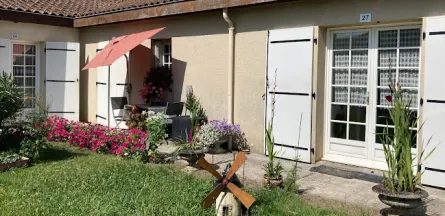 Villa des Platanes : Résidence Service Senior à Saint-Denis-de-Pile