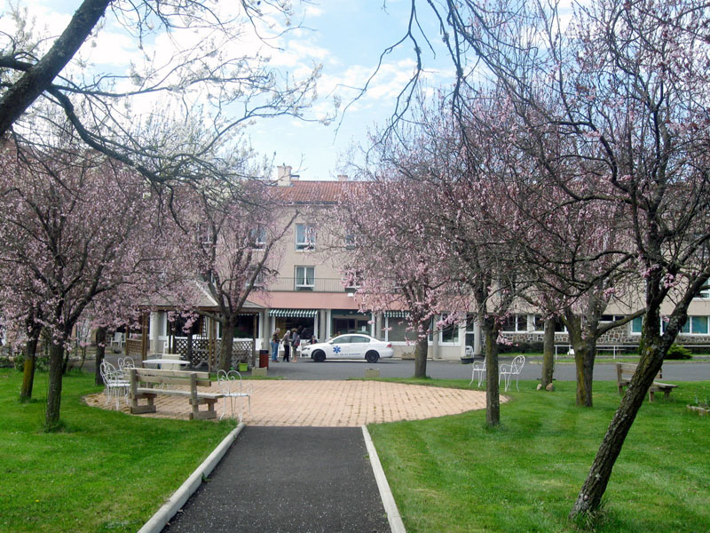 EHPAD Foyer Notre-Dame : EHPAD à Beaulieu (43800) – Maisons de retraite ...