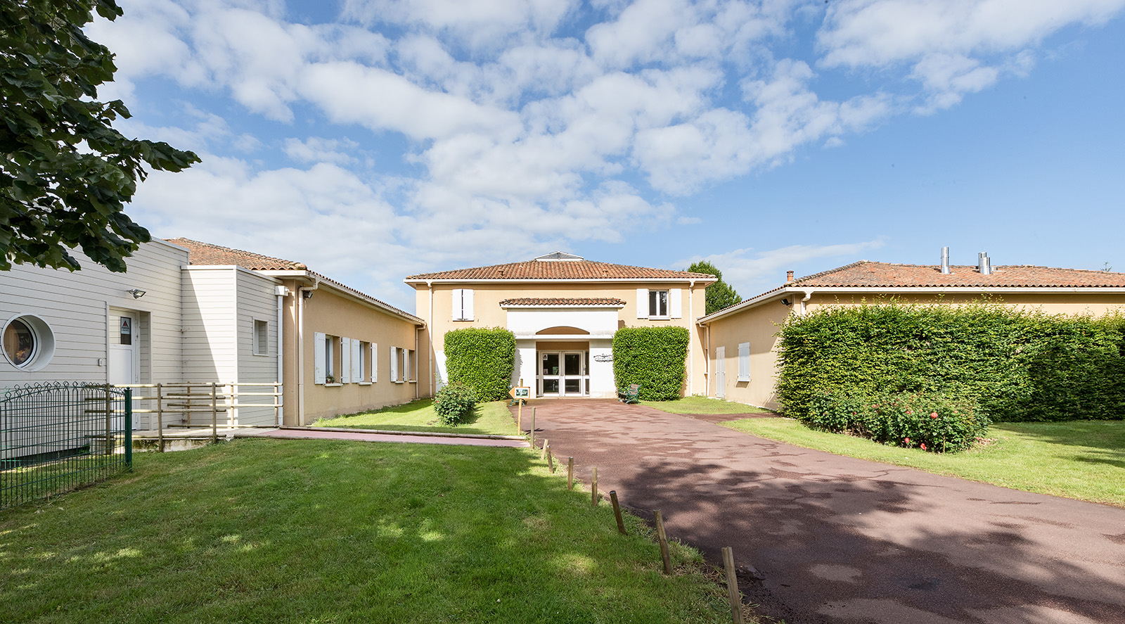 Les Charmilles EHPAD à RoumazièresLoubert (16270) Maisons de