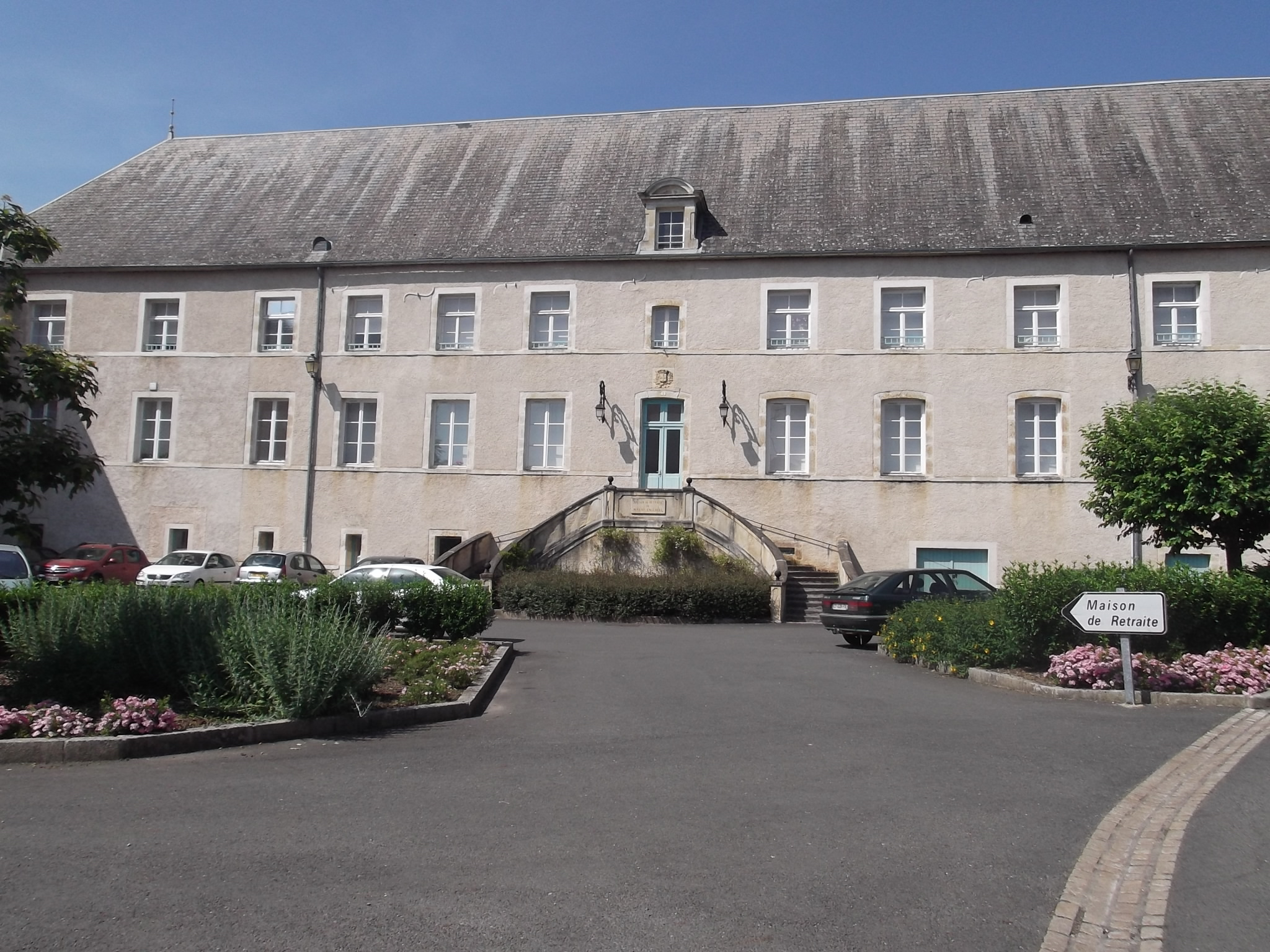CPA MOULINS-ENGILBERT, RUE de James, vue de la rue EUR 3,00 - FR